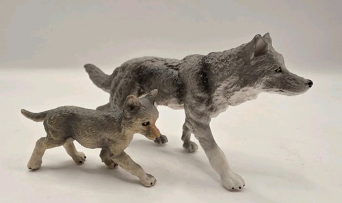Grey wolf cub - &, figures