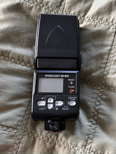 Nikon 600 speedlight flash - nikon,