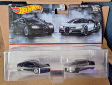 Hot Wheels Premium Bugatti Veyron and '16 Bugatti Chiron 1:64  (2021)