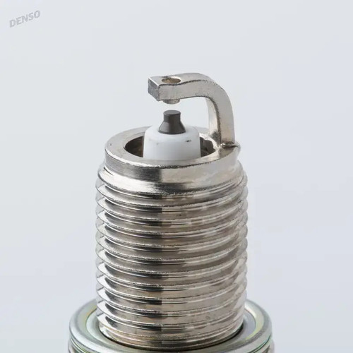 Spark plug earthed - -,