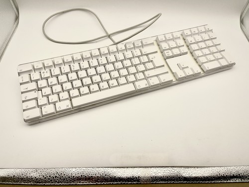 Apple usb keyboard - apple, a1048