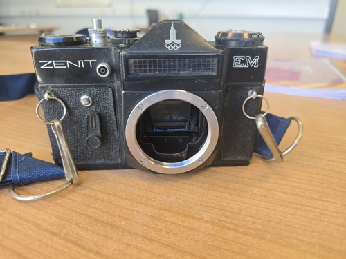 Zenit camera body - em, slr