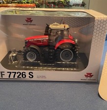 1/32 Universal Hobbies Massey