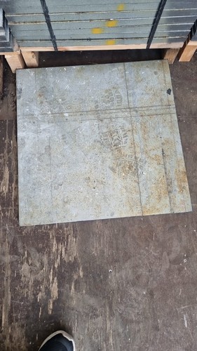 Raised access floor tiles 600 - access,