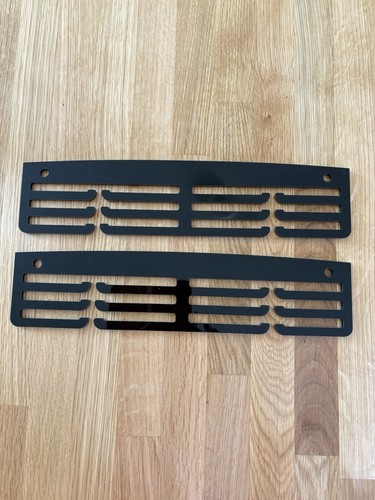 Two black plastic medal - black,