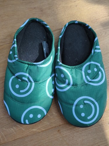 Baggu smiley slippers - smiley,