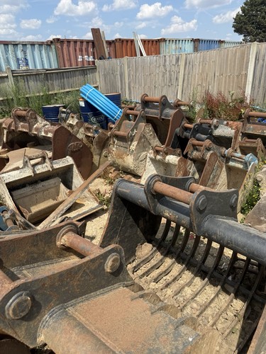 Excavator buckets mixed sizes