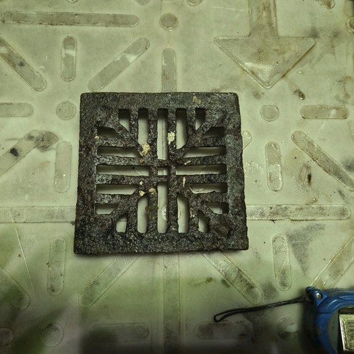 Cast iron gully grid grate