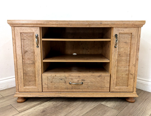 Sideboard media display - media,