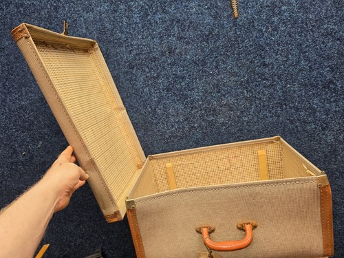 Vintage luggage tan suitcase - ,