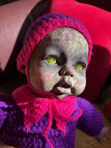 Cycled horror doll - horror,
