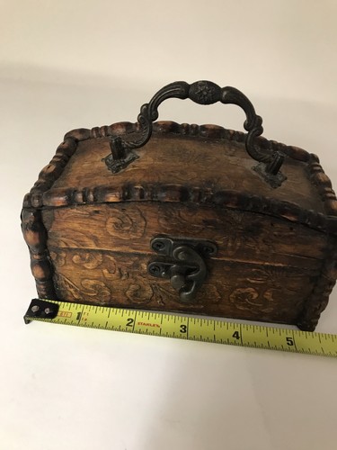 Small carved wooden trinket - small,