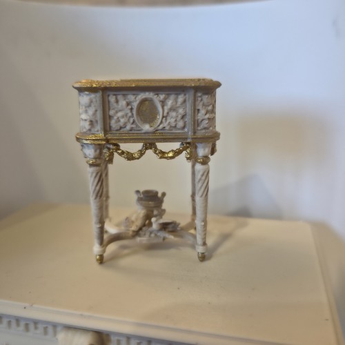 12th scale miniature side - 12th,