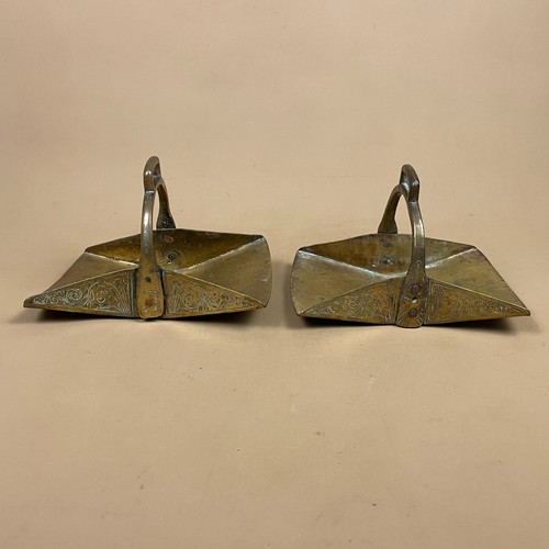 Antique saddle stirrups - antique,