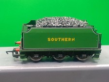 HORNBY OO R380 SCHOOLS CLASS