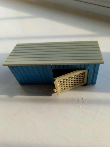 Vintage britains farm building - britains,
