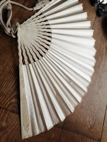 Antique chinese carved bone - ,