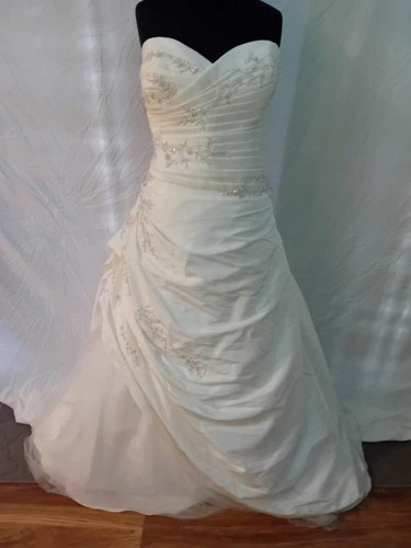 Wedding dress size ivory - size,
