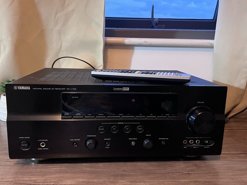 Yamaha v765 av receiver - 7.1,