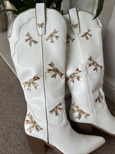 Ladies white knee - knee, cowboy