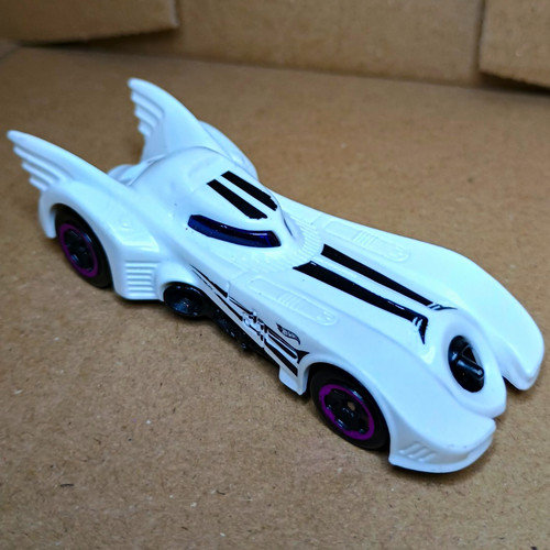 Hot wheels batman batmobile - hot,