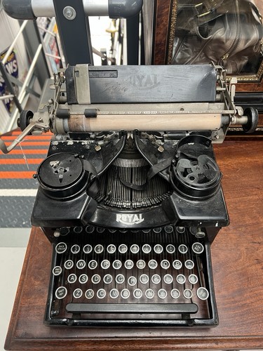 Vintage royal typewriter - vintage,