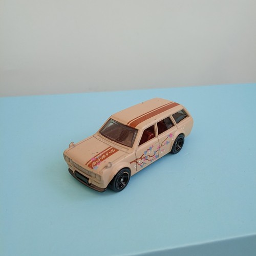 Hotwheels datsun 510 wagon - 71,