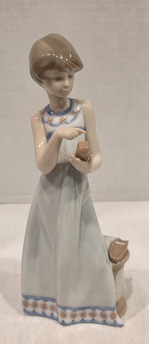 Lladro 5607 girl - girl, with