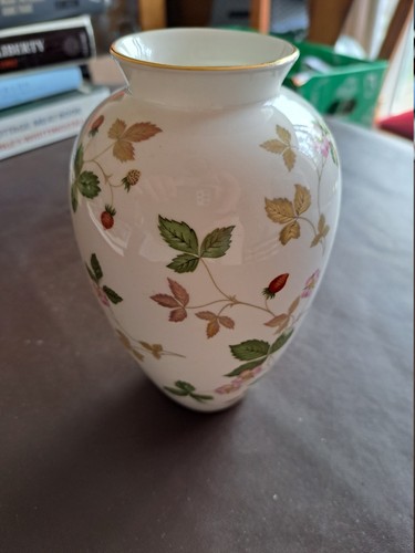 Wedgwood wild strawberry - wild,