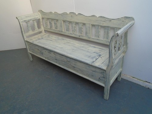 Mottled white motif antique - a,