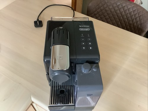 Nespresso delonghi with coffe - nespresso,