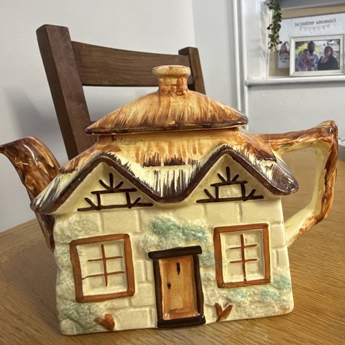 Vintage keele street pottery - street,