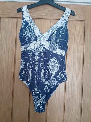Beautiful laura ashley josette - laura,
