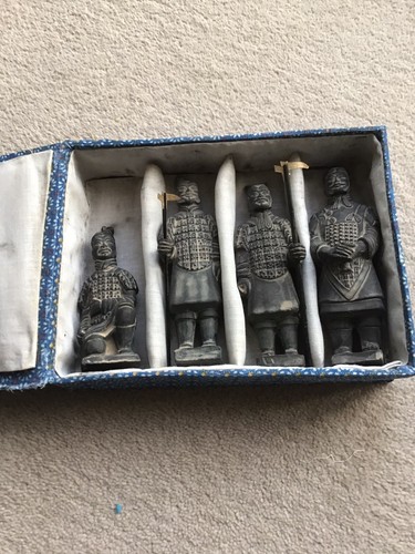 Set chinese figurines - of,