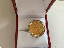 HALF SOVEREIGN RING , 22ct