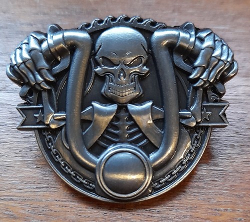 Skull metal pin badge - metal,