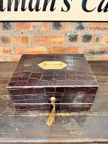 Antique crocodile leather - antique,