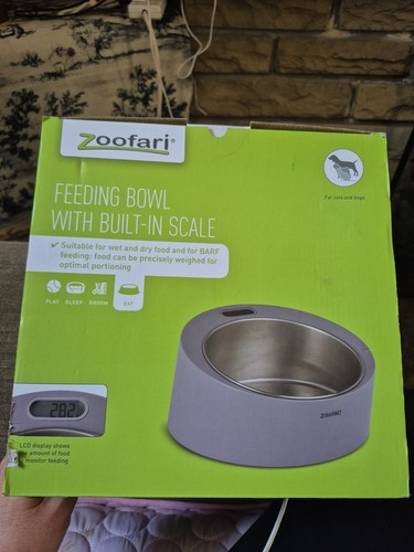 Zoofari pet dog - cat, feeding