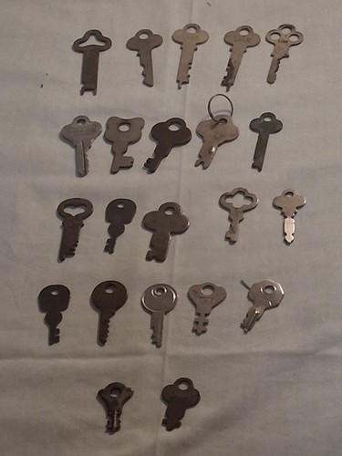 Mixed lot vintage keys - mixed,