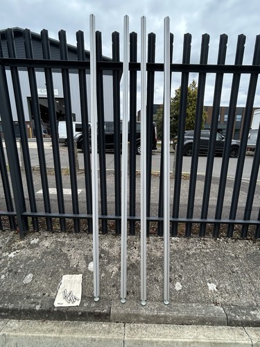 Vitsoe post spasers and - x,
