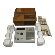 Akai MPC 2000XL Boxed Original ZIP + 8 Outs + 32mb + Multi FX Effects + CD