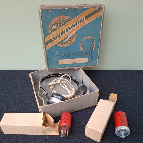 Vintage art deco ww2 radio - art,