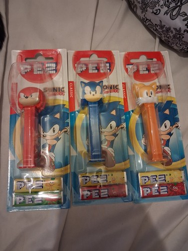 Sonic tails knuckles the - tails,