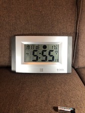 Acctim Radio Controlled Wall/Desk Clock-Silver. Battery Cover Missing
