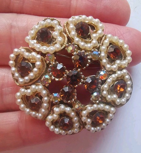 Vintage gold tone - tone, pearl