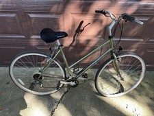 Vintage Trek Multitrack 720 Women’s Hybrid Bike