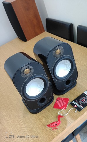 Pair monitor audio - 1,