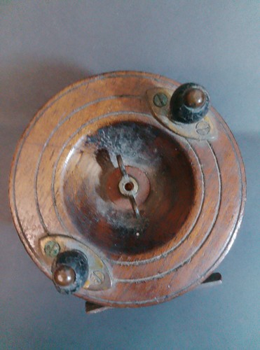 Vintage wooden center pin - wooden,