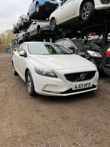 2013 volvo v40 headlight - volvo,