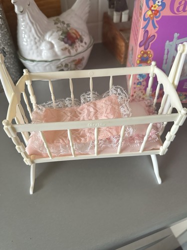 Palitoy 1970s carrie crib - palitoy,